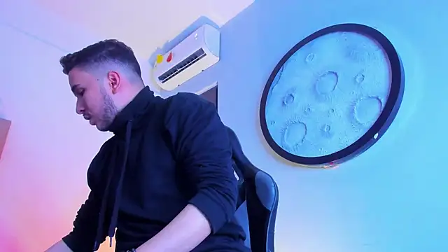 mike_257 élő XXX-chatje