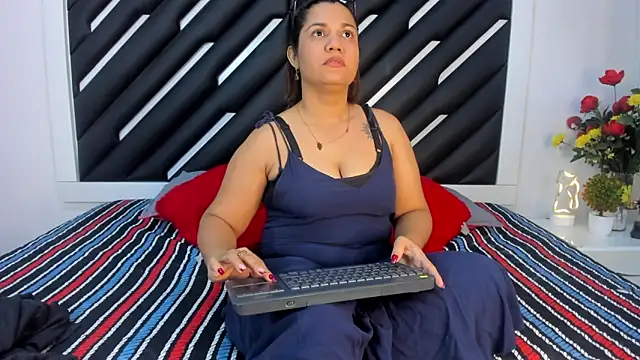 Samaraa_Lee Adlı Modelin Canlı XXX Sohbeti