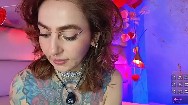 Evangelyne_1: διαδικτυακό σόου στην κάμερα