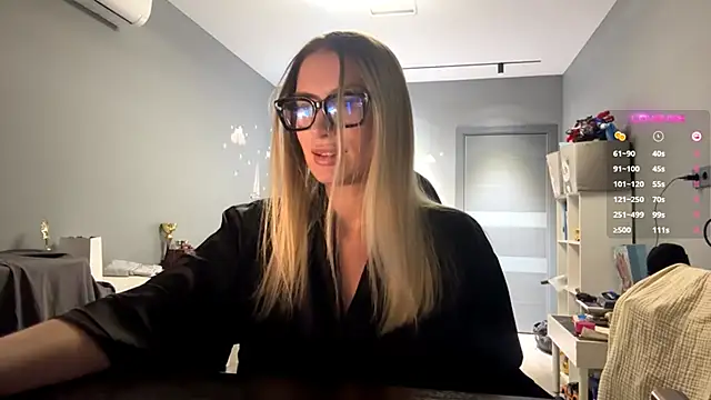 SoftnessMila élő XXX-chatje