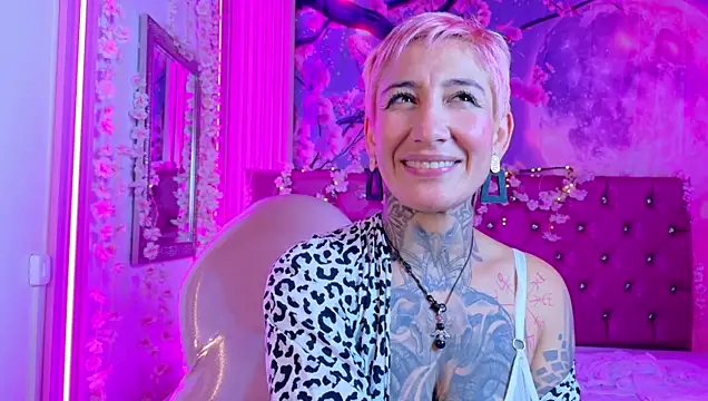 Chatroom XXX en direct de Everlyn_sexx