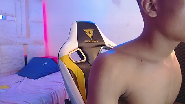 Show modela Axel_055 na web-kameri