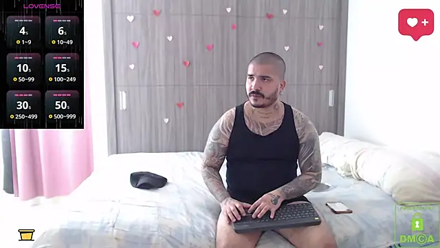 Show modela SWEET_DESIRES_ na web-kameri