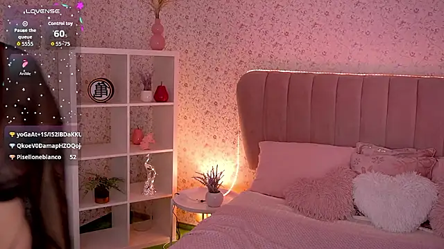 Chat +18 de KiraRoxx ao vivo