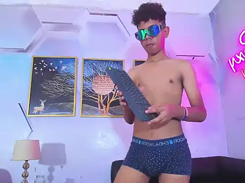 Spicy_guys 现场XXX聊天