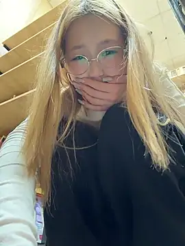 Aiko_Yumi Live XXX-chat