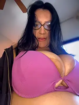 Vicky_Sixx Adlı Modelin Canlı XXX Sohbeti