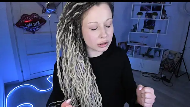 Chatroom XXX en direct de HoneySallyMoore