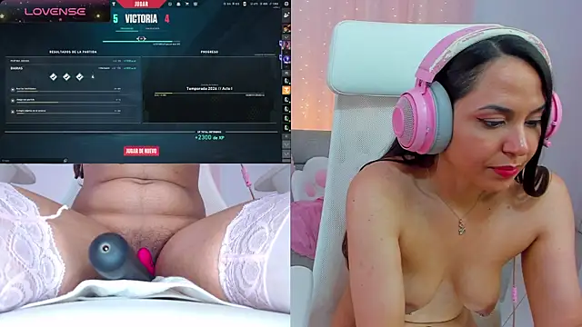 VenusIslove élő XXX-chatje