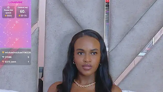 Sally-Noa Chat XXX in diretta