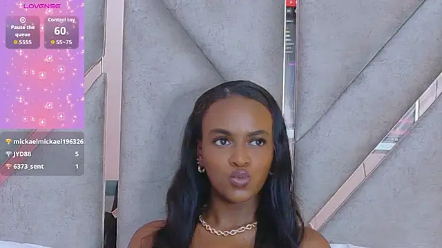 Sally-Noa's Live XXX Chat