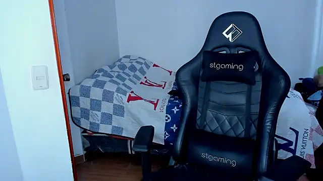 Tommy_Bred Pertunjukan Webcam