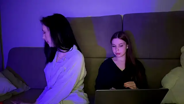 PinkClouds_ élő XXX-chatje