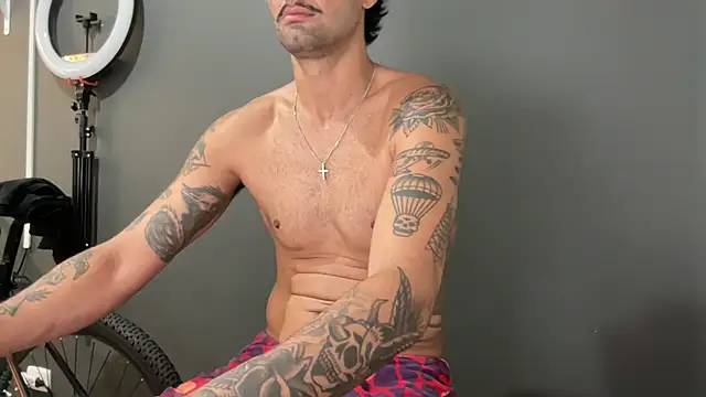 ZeusDelicious webcam show