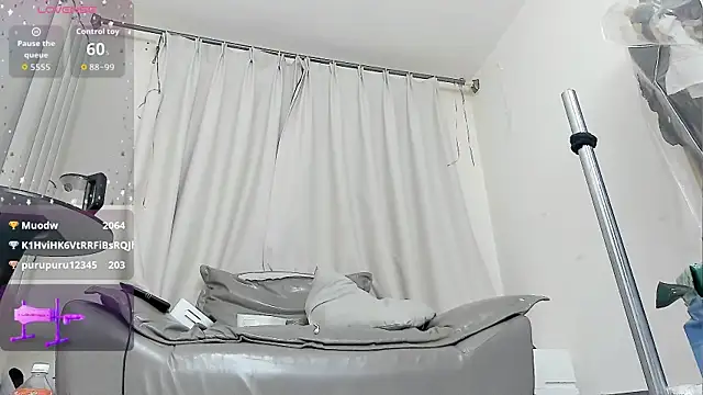 Chat XXX en directo de fox-yiyi