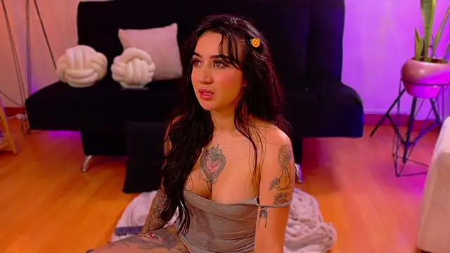 دردشة EmmyEvans1 الجنسية المباشرة