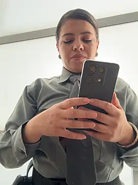 Ariana-07: онлайн-секс-чат