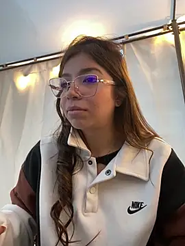 Maddy_Piink élő XXX-chatje