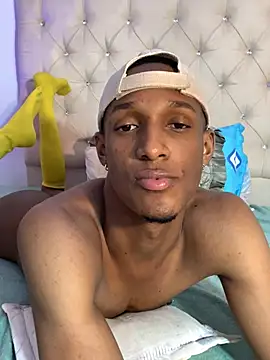 Chat +18 de Adam_Byker ao vivo