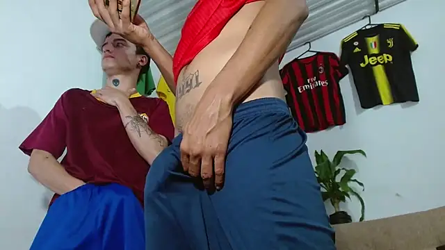 Chat +18 de skinny23cm ao vivo