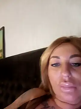 MiaMooly webcam show