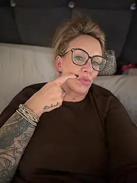 blondebitch2 Live XXX-chat