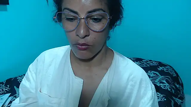 Chat +18 de kateleyagrey ao vivo