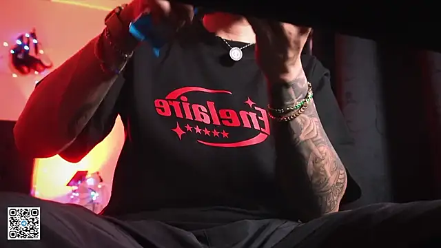 AlphaMasterXxx's Live XXX Chat