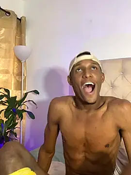 Chat +18 de Adam_Byker ao vivo