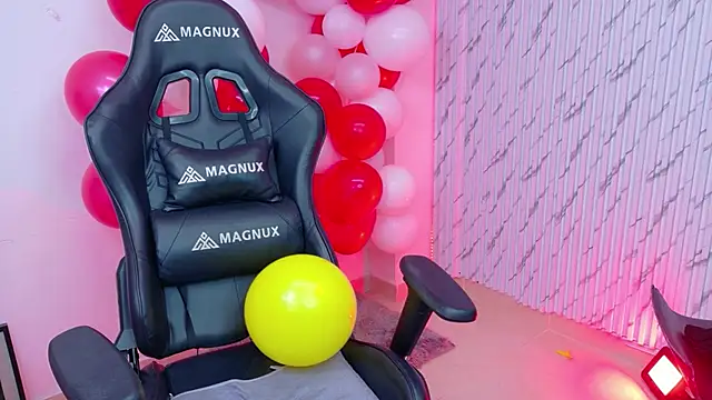 Chat +18 de lararoberts_ ao vivo