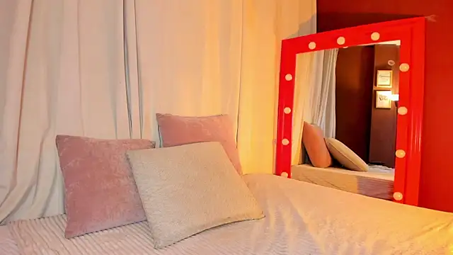 Chat +18 de Little_Ivy ao vivo