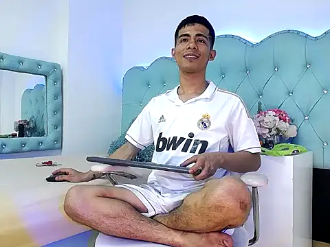 Apolo_Richards Adlı Modelin Canlı XXX Sohbeti