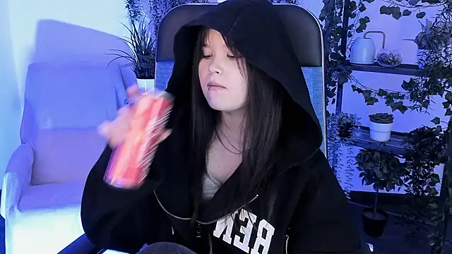 Elainebeness: онлайн-секс-чат