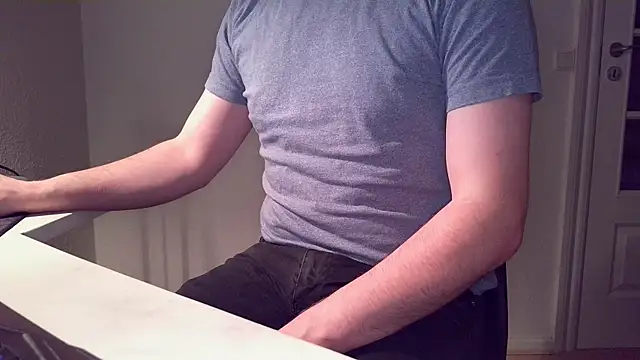 Clamshive777 Show Webcam