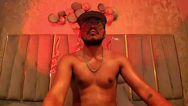 Show modela Noa_filix na web-kameri