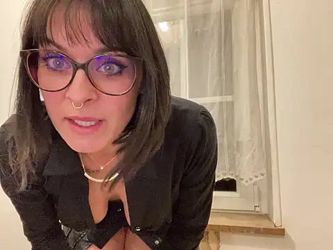 Monicaro-09: διαδικτυακό σόου στην κάμερα