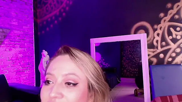 Anto_ThompsonのライブXXXチャット