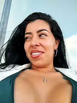 LuiannaのライブXXXチャット