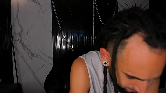 Tatis__: διαδικτυακό σόου στην κάμερα