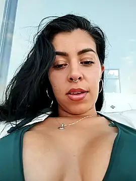 عرض كام Luianna