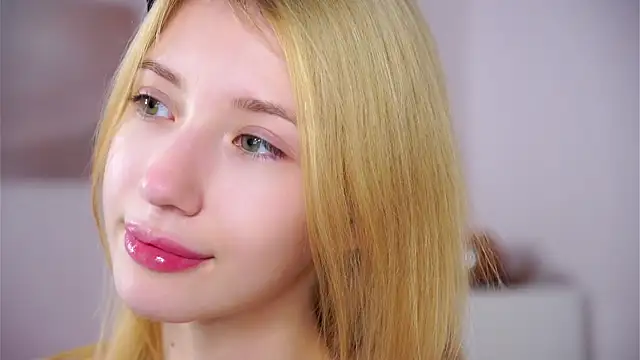 SunnivaCovil Chat XXX in diretta