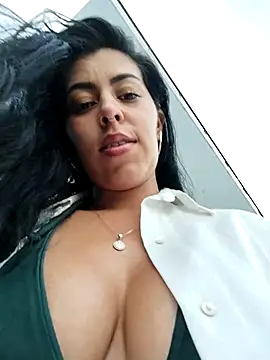 LuiannaのライブXXXチャット