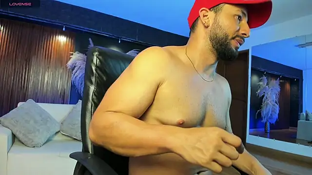 Dylann_Carter: διαδικτυακό σόου στην κάμερα