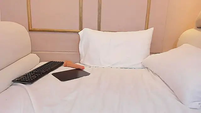 NahimiThompson Adlı Modelin Canlı XXX Sohbeti