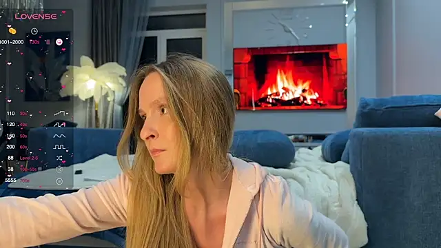 Peach__juice élő XXX-chatje