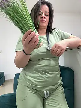 NATHALIA-28_ Adlı Modelin Canlı XXX Sohbeti