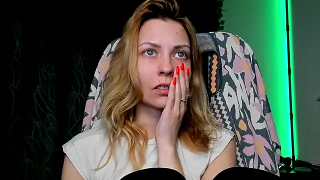 karo123421 Chat XXX live