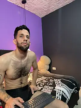 Karim_mansur: διαδικτυακό σόου στην κάμερα