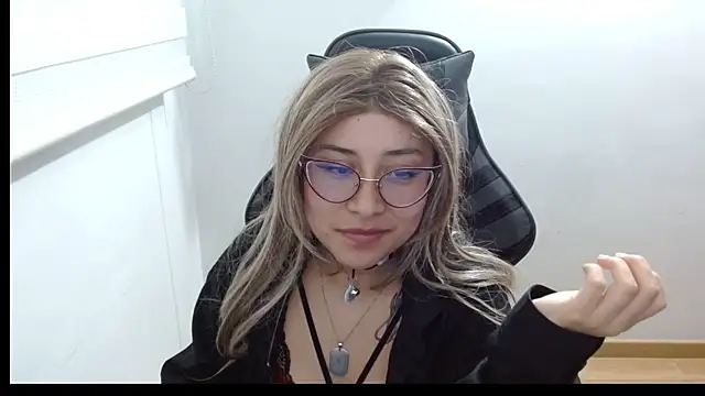 Juliexxxxtasy: απευθείας συνομιλία ΧΧΧ