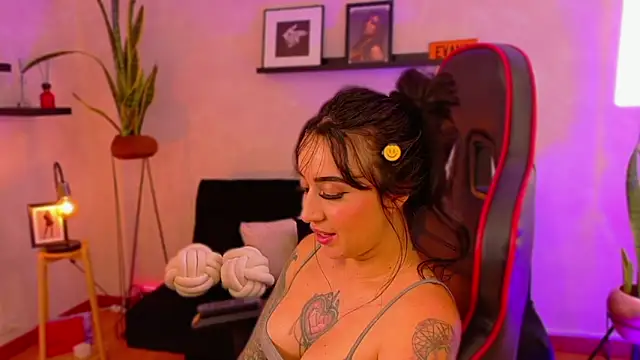 EmmyEvans1 élő XXX-chatje